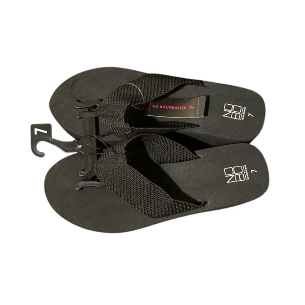 No Boundaries Black Wedge Platform Thong Sandals - Picture 5 of 8